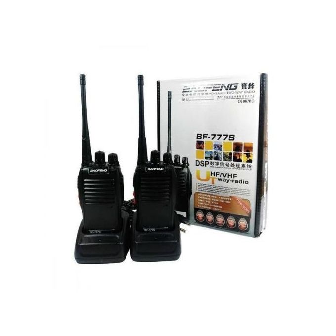 Talkie-walkie Baofeng avec tous ces accessoires pour une communication propre avec une grande portée.